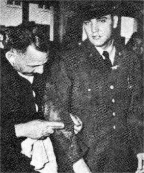 Elvis-at-the-Ray-barrack-military-U-S-base-in-Germany.-October-4-1958