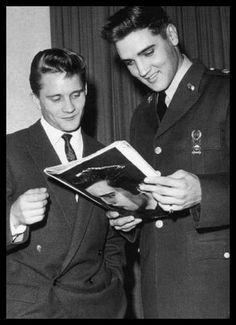 Elvis-reading-about-Elvis-October-23-1958-Wiesbaden-Germany