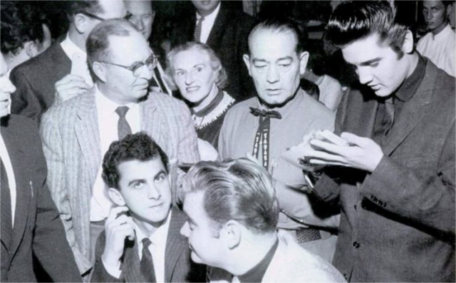 Georges-red-circle-with-Elvis-in-october-23-1957-in-Las-Vegas