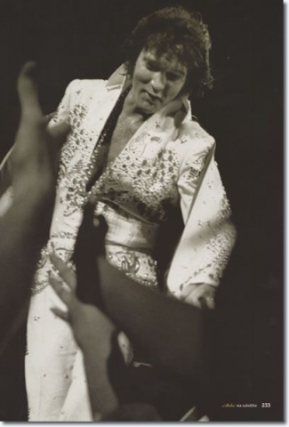 Elvis-Presley-Aloha-From-Hawaii-Rehearsal-Concert-January-12-1973.-From-the-Boxcar-book-Aloha-Via-Satellite