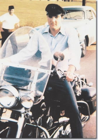 Elvis Presley Arriving at RCA Studio B, Nashville, Tennesee January 12, 1964