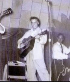Elvis-Presley-on-stage-in-Tyler-Texas-january-25-1955.