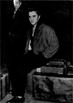 Elvis-arrival-in-New-York-in-january-5-1957.-4