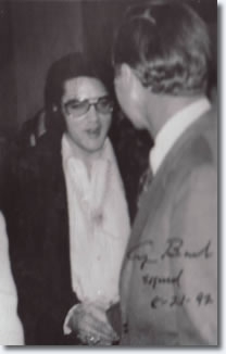 Elvis-attends-the-press-conference-for-the-Jaycees-awar-january-16-1971-15