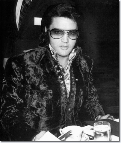 Elvis-attends-the-press-conference-for-the-Jaycees-awar-january-16-1971-9