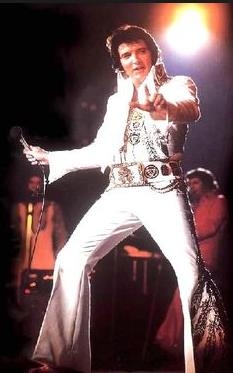 Elvis-on-stage-at-the-Las-Vegas-Hilton-in-january-26-1973.-3