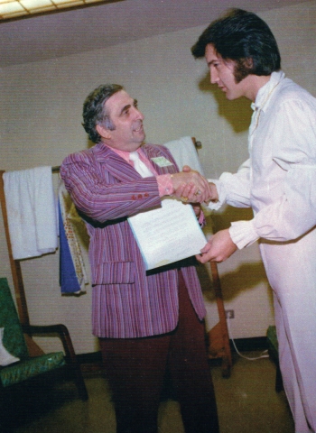Receiving-an-award-backstage-on-January-13-1973-before-his-Honolulu-Hawaii-concert
