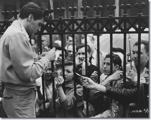 ( The photos were taken january 5 1958 at the set of King Creole )