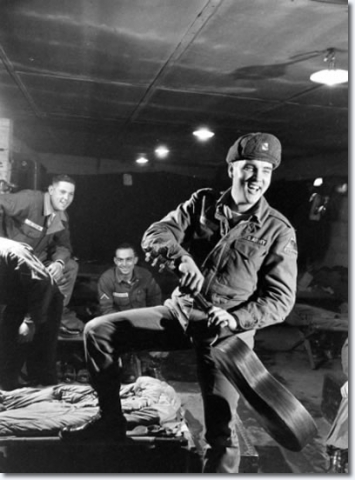 Elvis-Presley-Grafenwoehr-Germany-November-28-1958-11