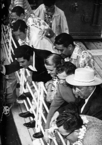 Elvis-and-Tom-parker-in-honolulu-november-9-1957