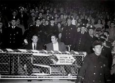 Elvis-at-the-Crump-stadium-in-Memphis-november-30-1956-2