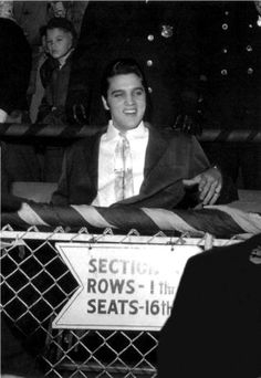 Elvis-at-the-Crump-stadium-in-Memphis-november-30-1956.