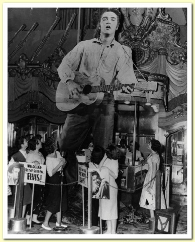 November-21-1956-LA-theatre-elvis-presley