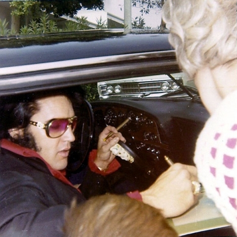 elvis-In-his-car-in-LA-on-November-4-1970
