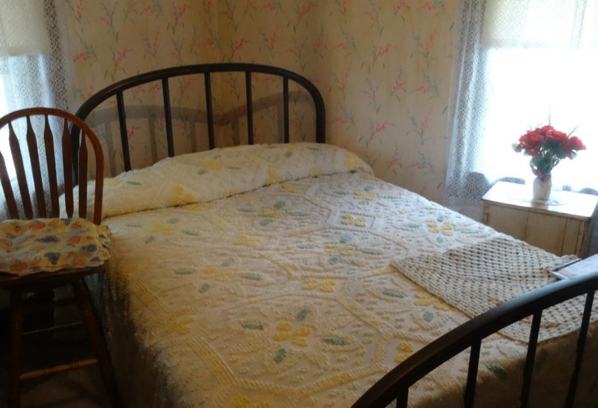 Elvis Presley’s Childhood Home Birth place Tupelo - bed