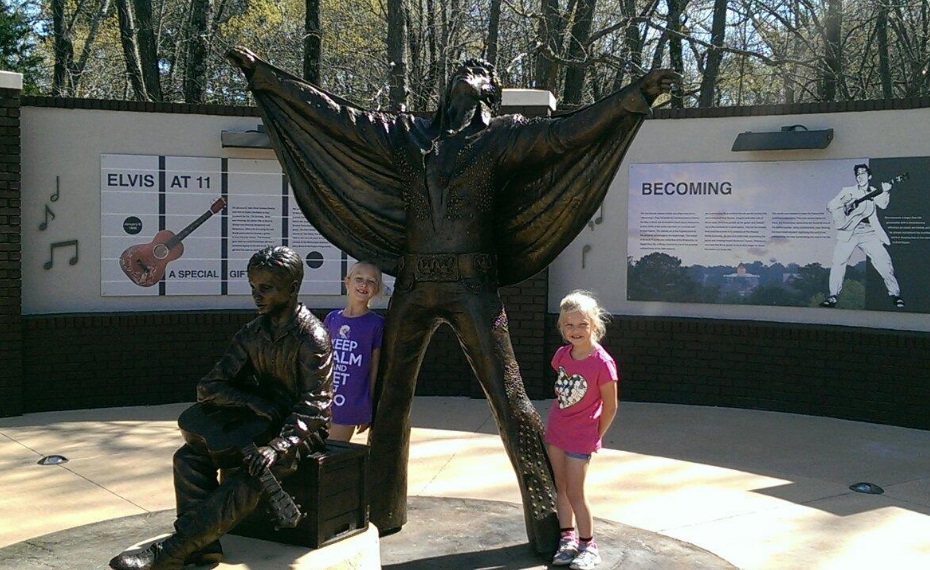 Elvis Presley’s Childhood Home Birth place Tupelo - statues