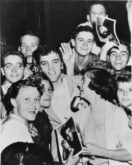 4- Elvis Presley and fans Amarillo, Texas October 13, 1955