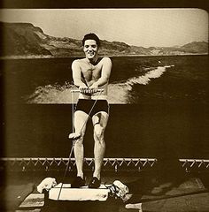 13-elvis water skiing