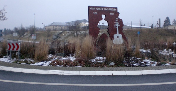 elvis-statue