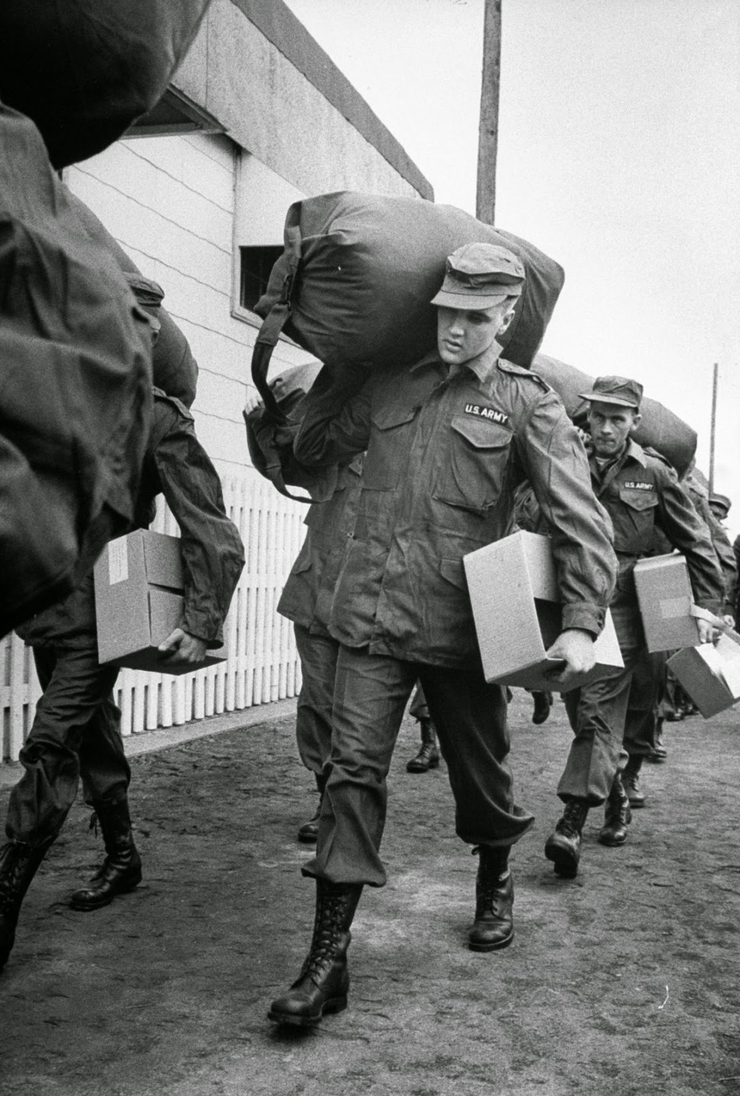 amazing-photos-of-elvis-presley-joins-the-army-in-1958-9