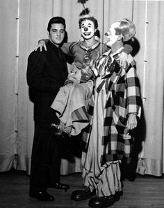 Elvis in Las Vegas in october 23 1957 , before a clowns show.