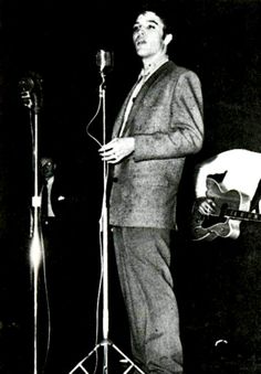 elvis-on-stage-at-the-brooklynn-auditorium-in-october-20-1955