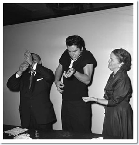 october-28-1956-elvis-presley-1