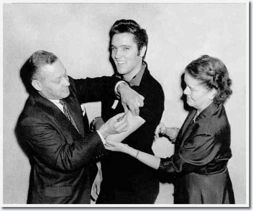 october-28-1956-elvis-presley-2