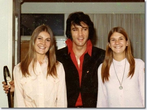 Elvis Presley : November 25th, 1970. Taken with the daughters of the Denver Police