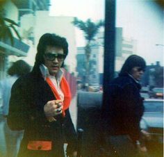 Elvis Presley November 27, 1971 - Leaving an eye doctor's office in Beverly Hills