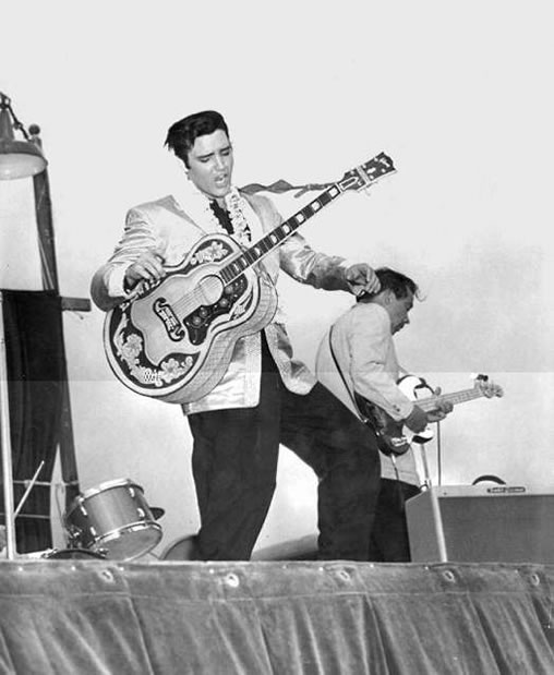 elvis-presley-in-concert-hawaii-november-10-1957