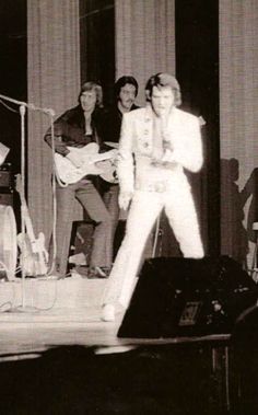 elvis-on-stage-in-baltimore-in-november-9-1971-5