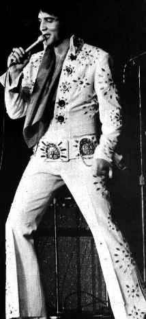 Elvis on stage in Baltimore in november 9 1971