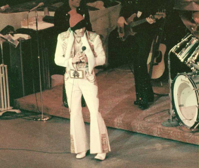 1976-elvis-presley-december-4-elvis-presley-2