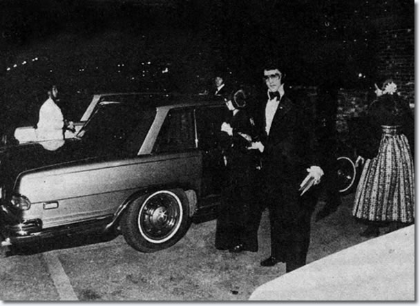 Elvis attends the press conference for the Jaycees awar january 16 1971 3