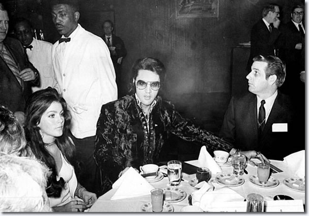 Elvis attends the press conference for the Jaycees awar january 16 1971 3