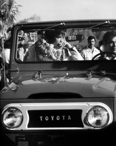 Presley Elvis arrives in Hawaii 1973 (Aloha from Hawaii Benefit Concert)