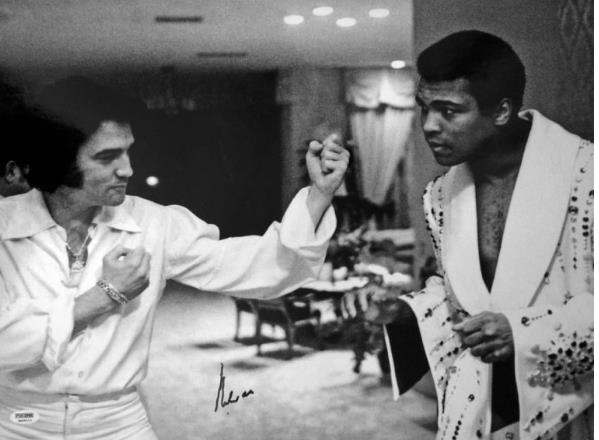 Elvis Presley meets boxer Muhammad Ali in Las Vegas february 2 1973
