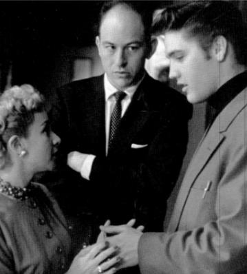 Elvis backstage for his Dorsey show in february 10 1956 in New-York
