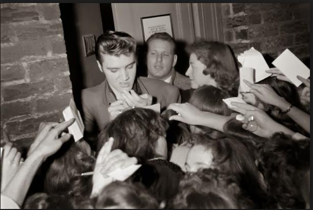 Amazing Black & White Photographs of 21-Year-Old Singer Elvis Presley March 17, 1956 Elvis at the backstage entrace for the Dorsey Brothers Stage Show.