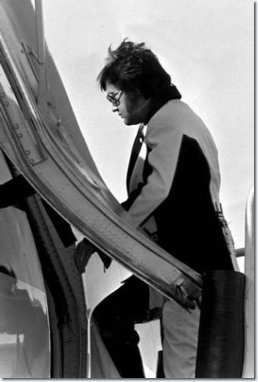 Elvis Presley : Leaving Cincinnati, OH on March 22, 1976