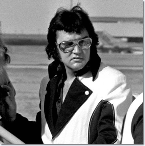 Elvis Presley : Leaving Cincinnati, OH on March 22, 1976 after two shows