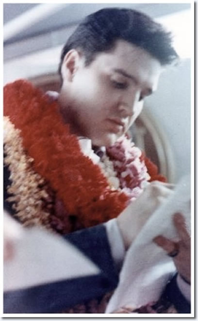 Elvis Presley : March 25, 1961 : Arriving at Honolulu Airport 