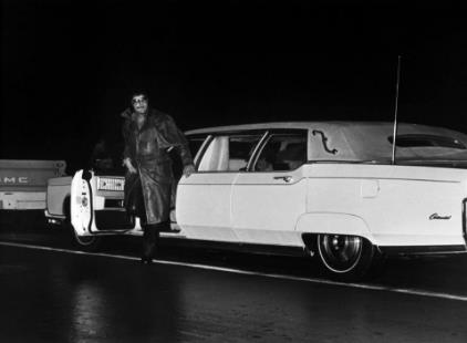 March 26 1976 Elvis Presley is seen at the sight of an accident 2