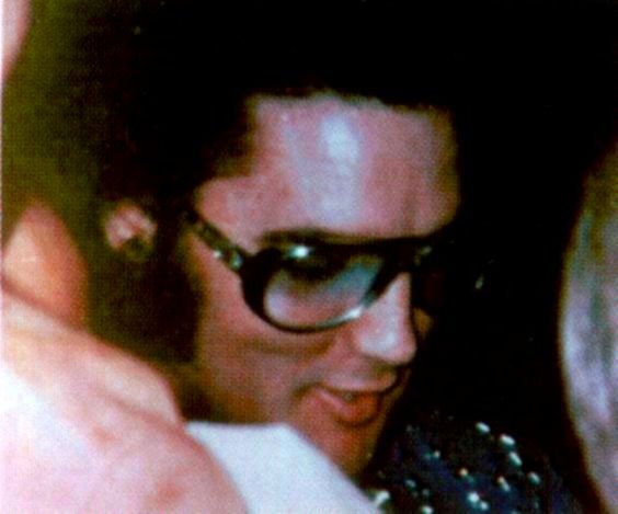 Elvis backstage before his Greensborrow concert in april 14 1972.