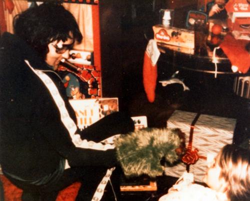 December 25, 1975 Elvis Presley With Lisa Marie Christmas Day – 8 Rare