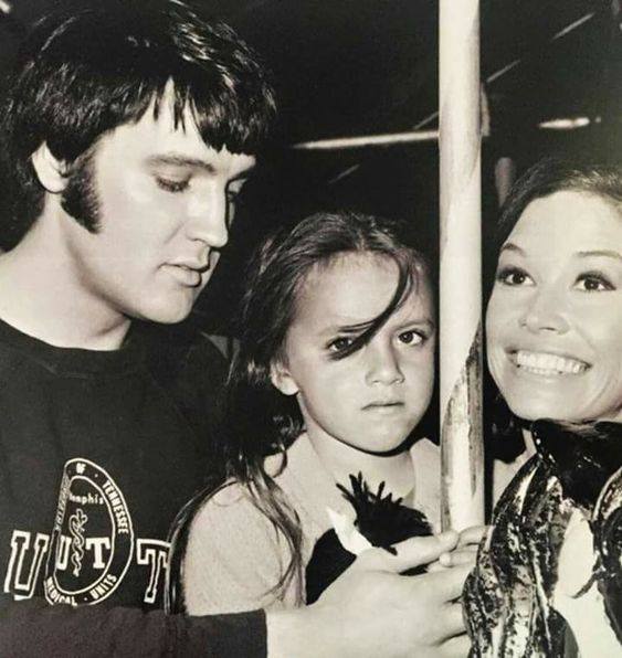Elvis Presley Photos of the Day February 12