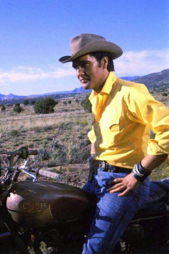Elvis Presley Photos of the Day February 5