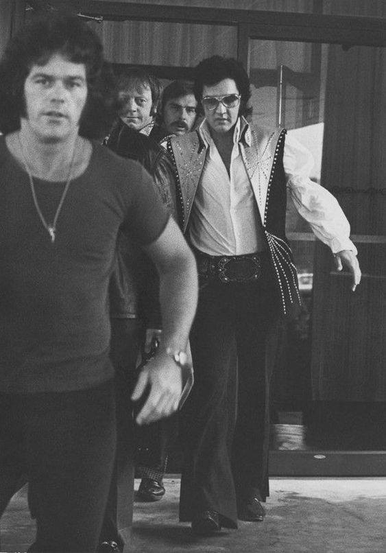 Elvis Cisco Kid outfit. I see Jerry Schilling and Red West.