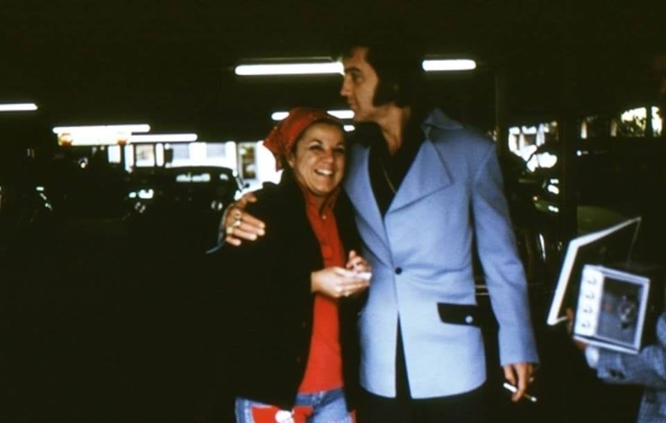 Elvis was wearing the jacket with different color flap on the pocket in 1972. Would make him 37 years old in this picture.
